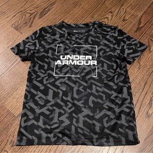 Under Armour boys T-shirt YXL, black, gray and white
